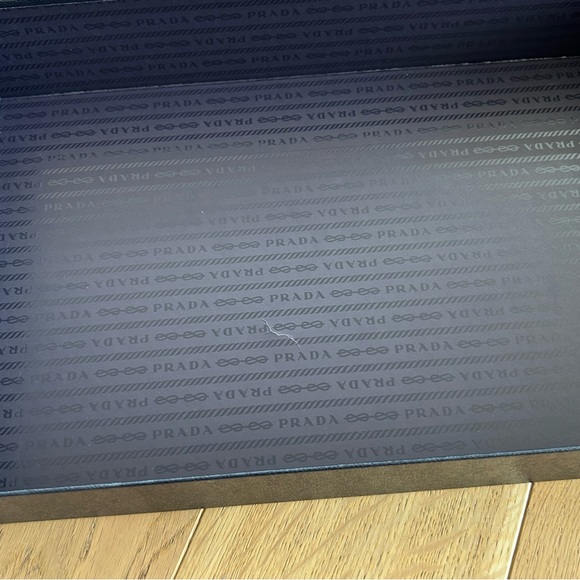 Prada Shirt / Sweater Box - Picture 6 of 10